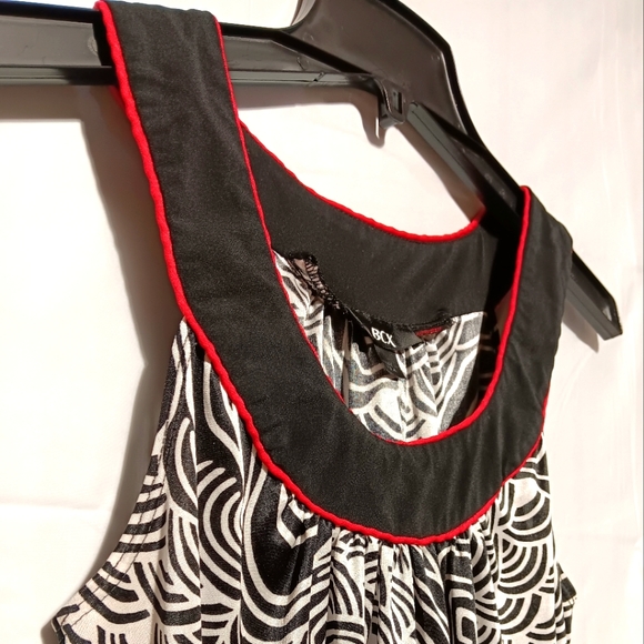 BCX EUC Women's Sleeveless Blouse, Size Large, Black & White Pattern, Flowy - Picture 4 of 8